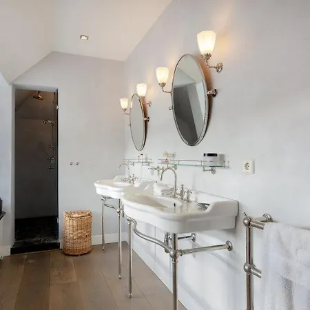Amsterdam Mansion - De Dam Homestay Oostzaan