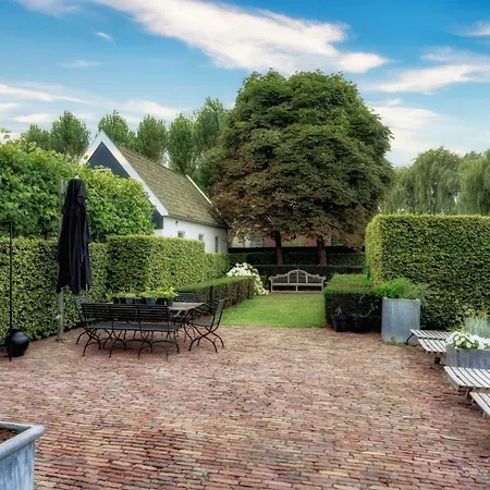 Amsterdam Mansion - De Dam Homestay *